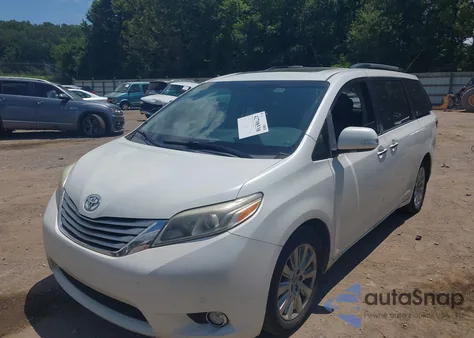 2016 Toyota Sienna Limited 7 Passenger z USA, uszkodzony, nr VIN 5TDYK3DCXGS751925